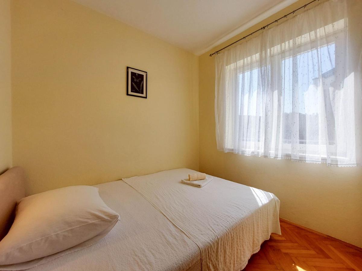 Apartments Nikola Punat Exterior photo