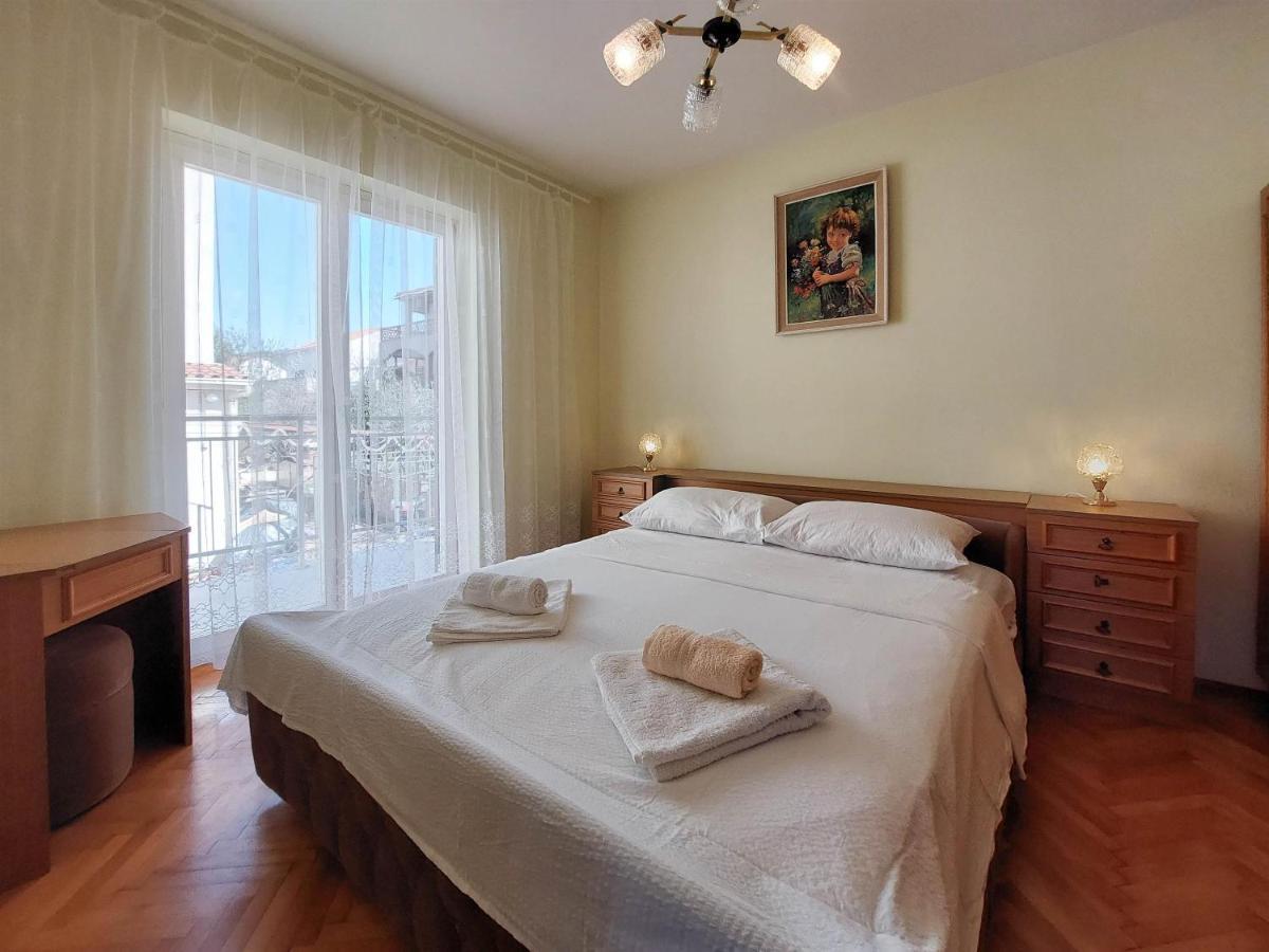 Apartments Nikola Punat Exterior photo